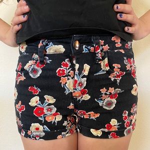 Adorable floral denim shorts